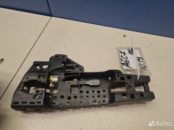 Кронштейн ручки двери левый Audi A6 S6 C7 2011-201