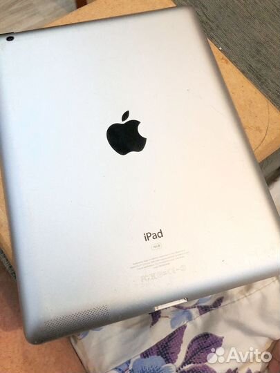 Продам планшет iPad 3 (треснут экран)