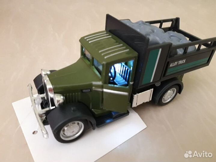 Машина металл свет,звук,инерционная. Новая