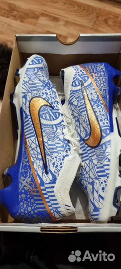 Футбольные бутсы nike