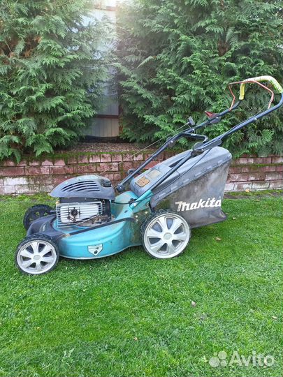 Газонокосилка бензиновая makita