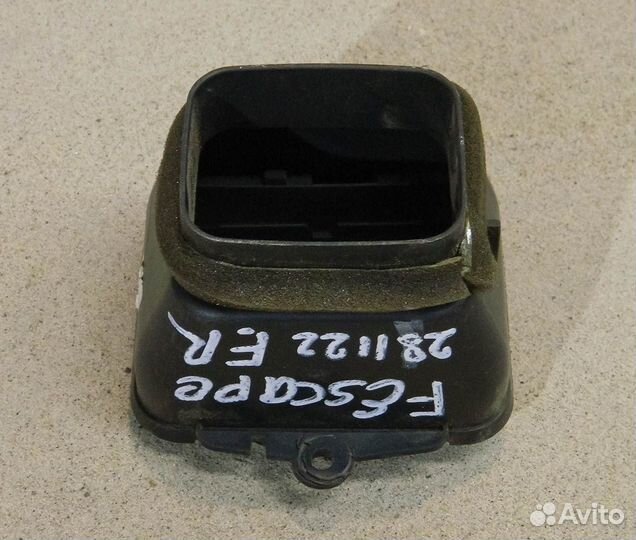 Дефлектор торпедо правый Ford Escape 1