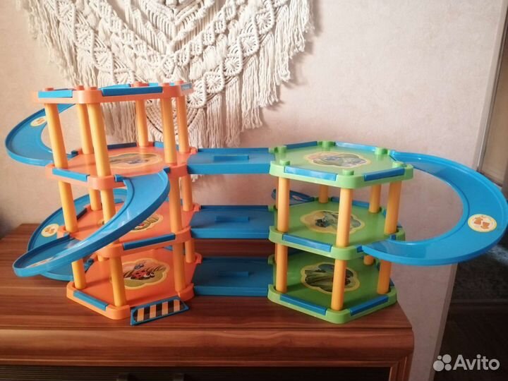 Трек, гараж, парковка