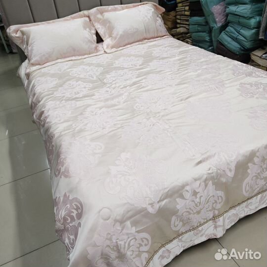 Покрывало стёганое новое + 2 наволочки