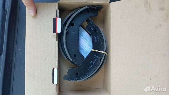 Тормозные колодки ручника Pajero Sport