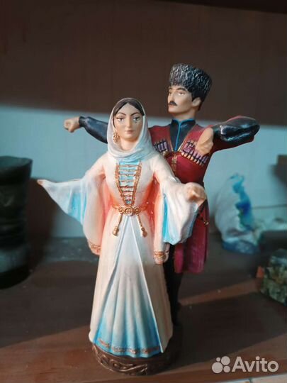 Статуэтка - Пара танцующая лезгинку