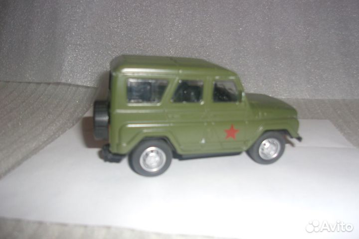 Модель армейского автомобиля УАЗ