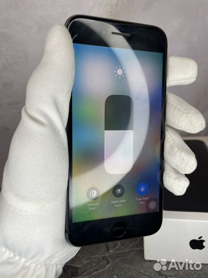iPhone 8, 64 ГБ