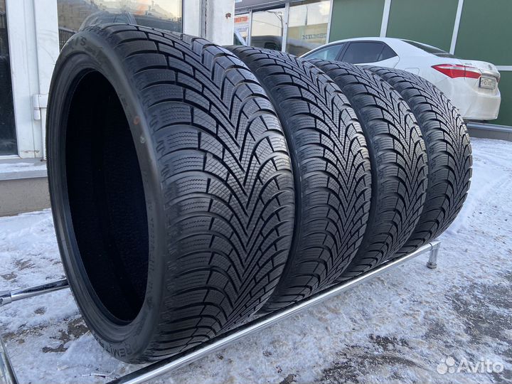 Maxxis Premitra Snow WP6 225/40 R19 и 255/35 R19 96V