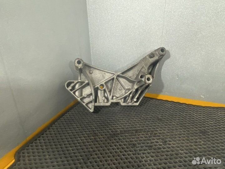 Кронштейн двс Volkswagen Passat Cc