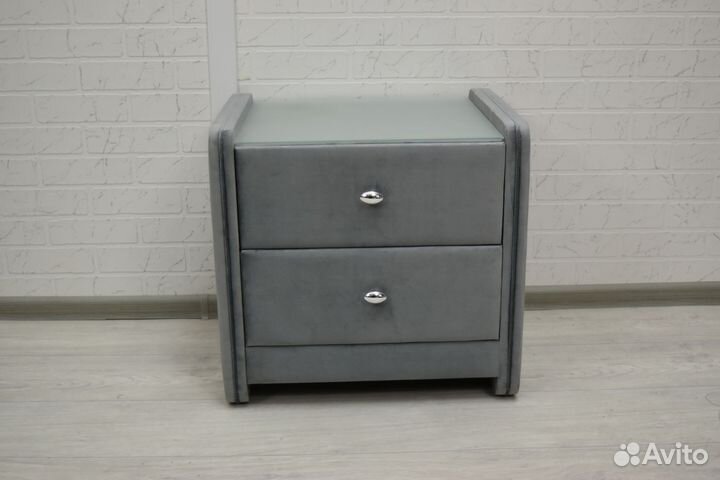 Тумбочка прикроватная