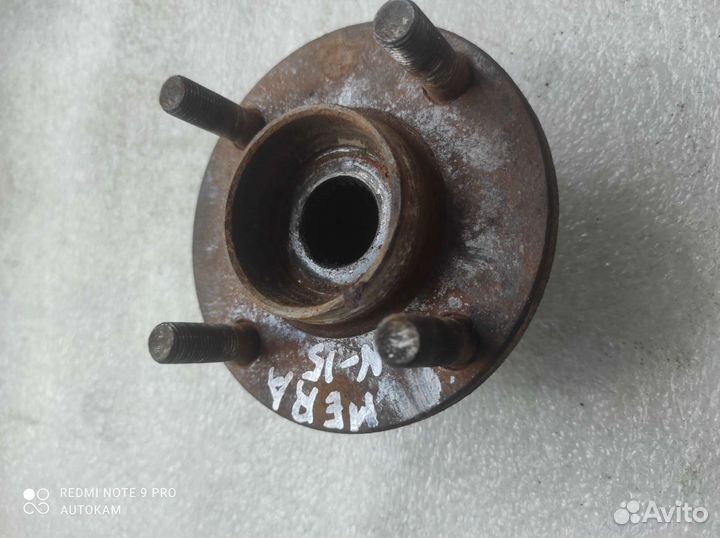 Кулак поворотный левый ступица Nissan Almera n15