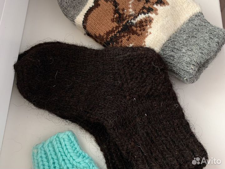 Носки и варежки шерстяные ручной вязки