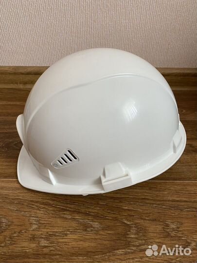 Каска строительная/защитная белая новая
