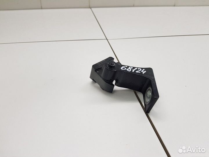 Петля двери задняя левая верхняя