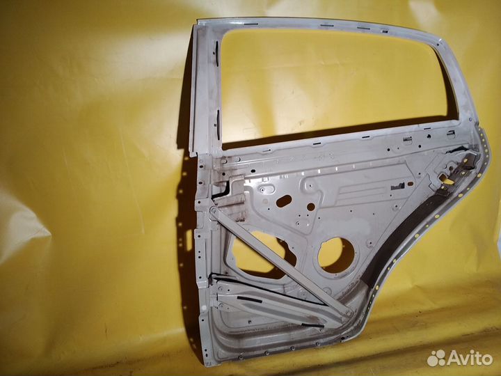 Дверь задняя левая на Volkswagen Colf V Plus