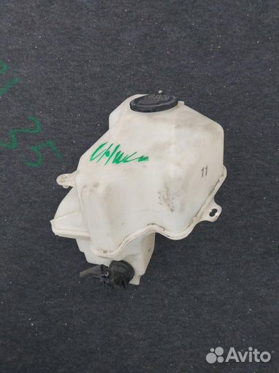 Бачок омывателя передний Toyota Prius 2 NHW20