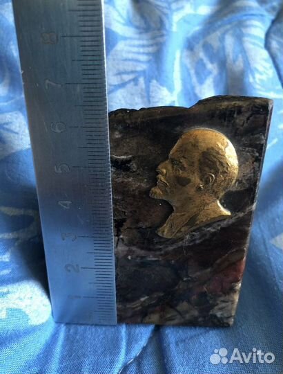 Барельеф Ленина