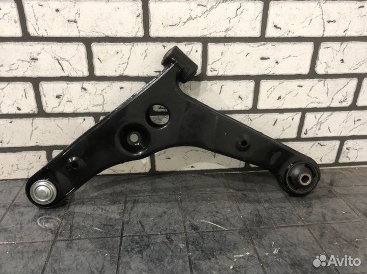 Рычаг подвески передний правый Mitsubishi Lancer