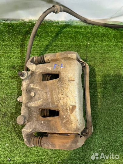 Суппорт тормозной передний левый Nissan Serena