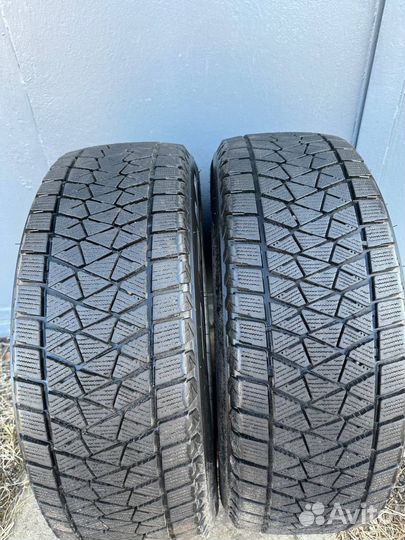 Bridgestone Blizzak DM-V2 215/60 R17 96