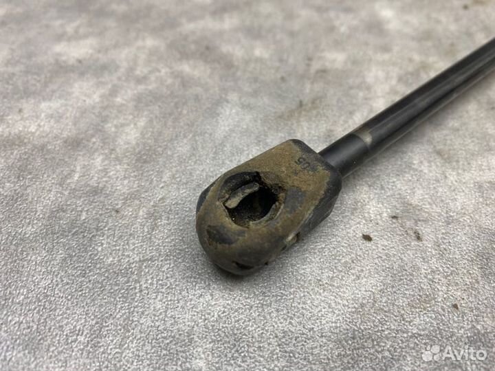 Амортизатор багажника Opel Astra H 1.6 Z16XER