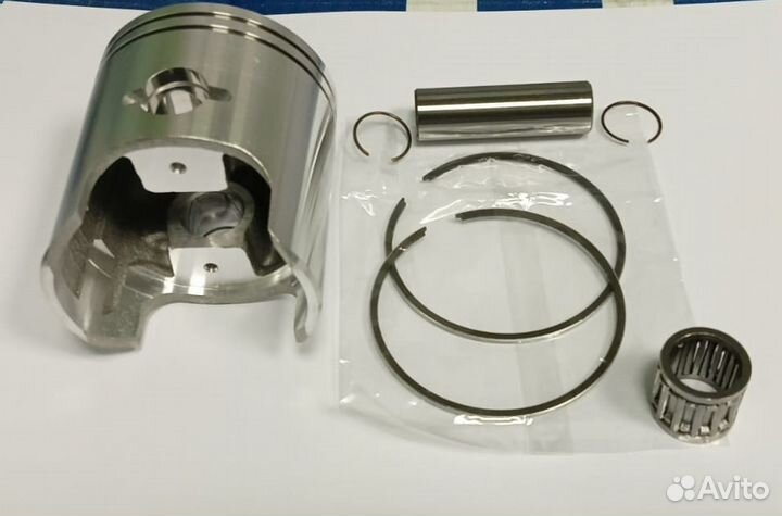 Поршень с кольцами,пальцем и подшипником с/х Рысь