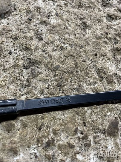 Поводок дворников левый Ford Focus 1