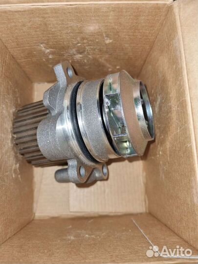 Volkswagen golf 5 водяная помпа новая P565 Hepu
