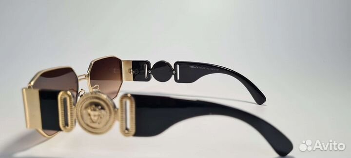 Солнцезащитные очки versace