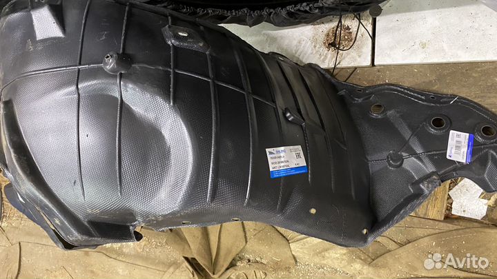 Подкрылок передний левый Nissan X-trail T31