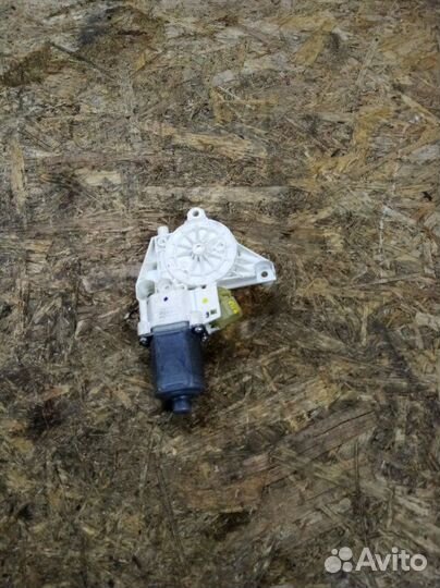 Мотор стеклоподъемника передний левый