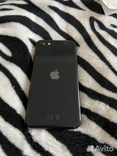 iPhone SE, 64 ГБ