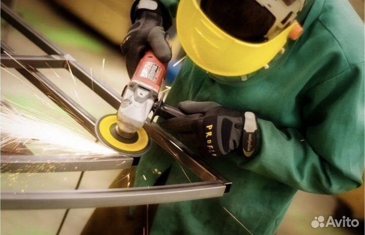 Слесарь на производство, выплаты раз в неделю