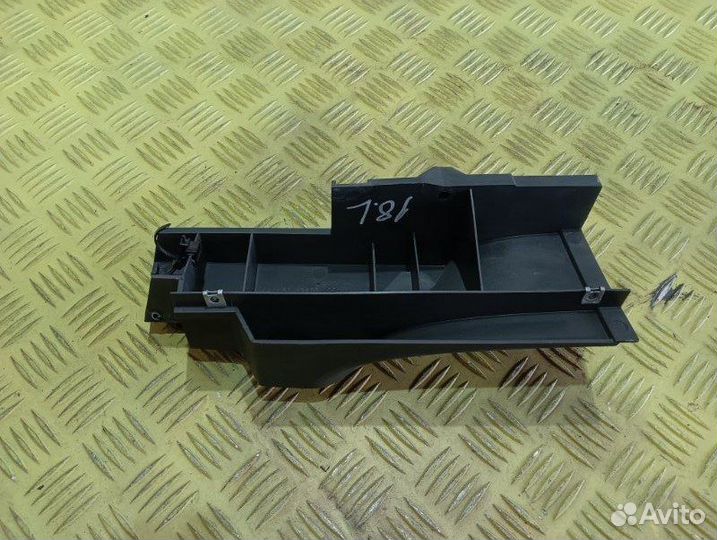 Накладка внутренняя на корпус предохранителей Man