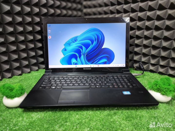 Ноутбук Lenovo i5/8GB/SSD/GT 610M