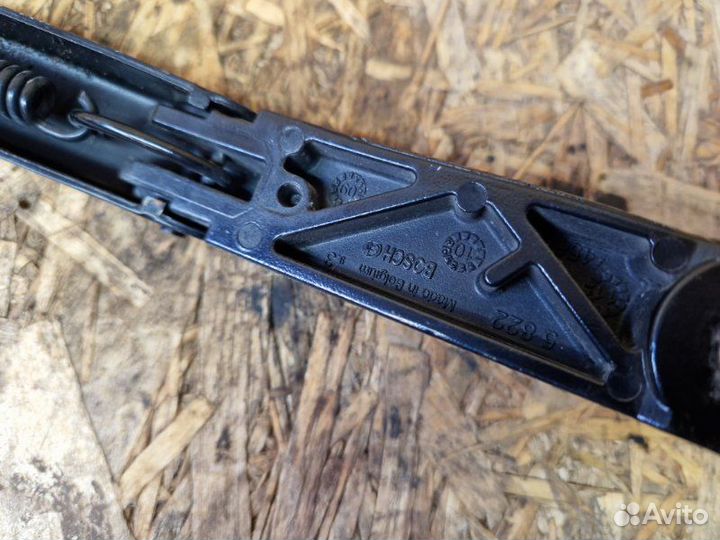 Поводок стеклоочистителя передний правый Skoda