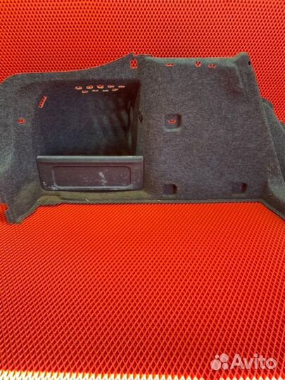 Обшивка багажника задняя левая Skoda Octavia 5E