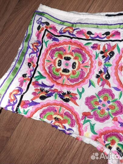 Шорты с вышивкой новые