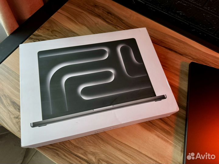 Apple Macbook pro 16 M3 pro 18/512 space black