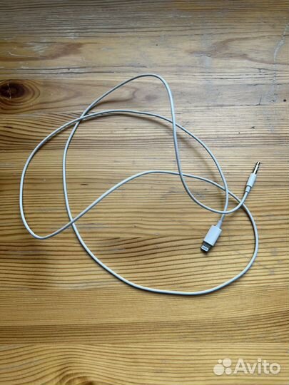 Apple lightning to 3.5 mm