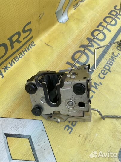 Замок передней правой двери Рено Дастер