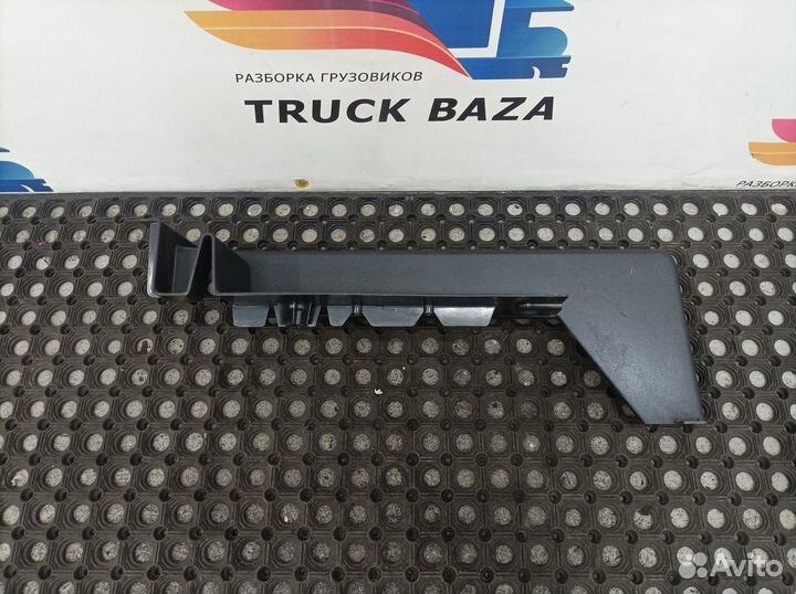 504208017 Накладка порога правая Iveco Stralis