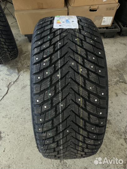 Zmax Winternova Stud II 295/40 R21