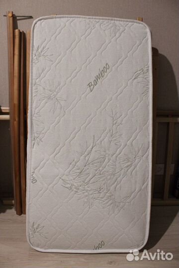 Детская кроватка с поперечным маятником