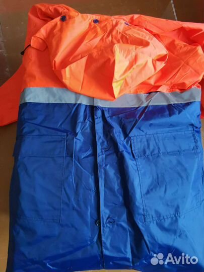 Дождевик и мужские полукомбинезоны