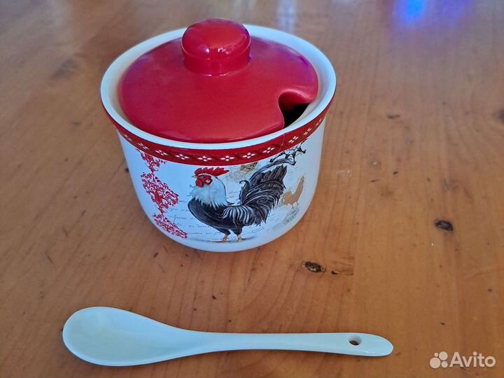Сахарница с ложкой