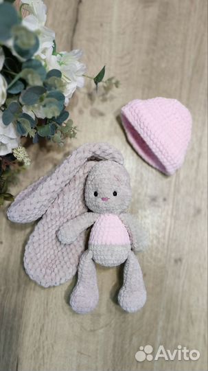 Мягкая вязаная игрушка Зайчик