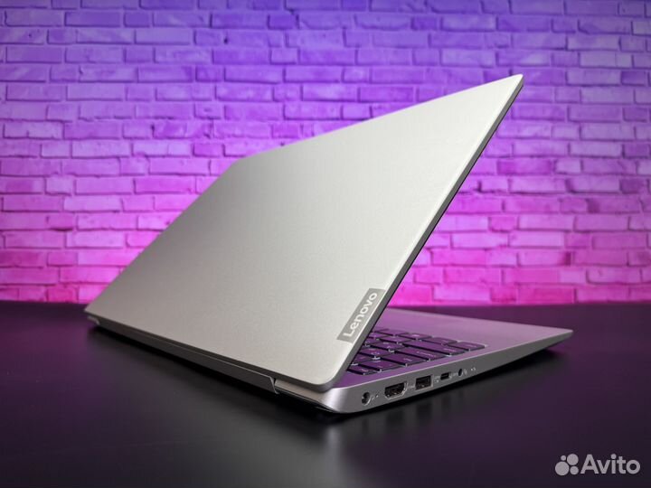 Ноутбук Lenovo IdeaPad / Core i5 / SSD / 15.6 / 25