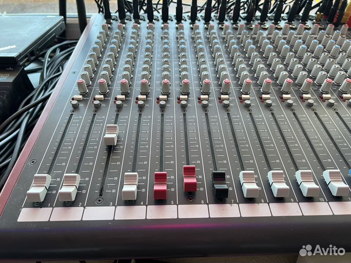 Микшерный пульт Allen & Heath ZED-24